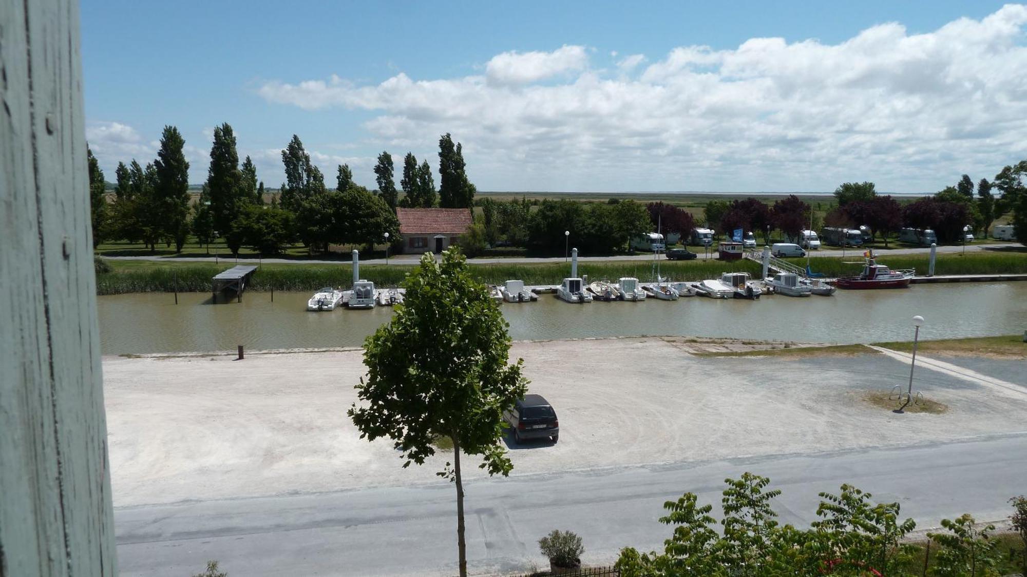 Hotel Le Domaine Du Meunier Mortagne-sur-Gironde Zimmer foto